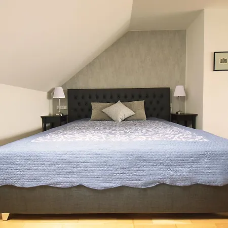 Amazing Angie's Apartment *